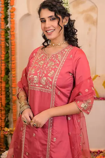 Women Ethnic Motifs Embroidered Thread Work Kurta & Trousers With Dupatta