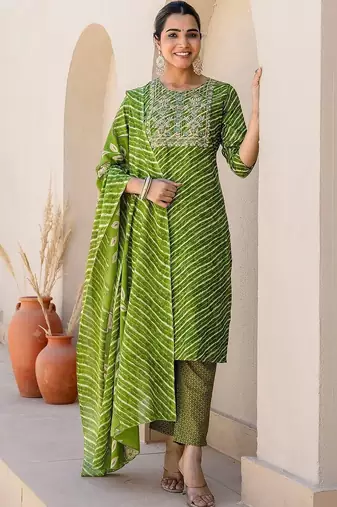 Women Leheriya Dyed Regular Sequinned Pure Cotton Kurta with Trousers & With Dupatta