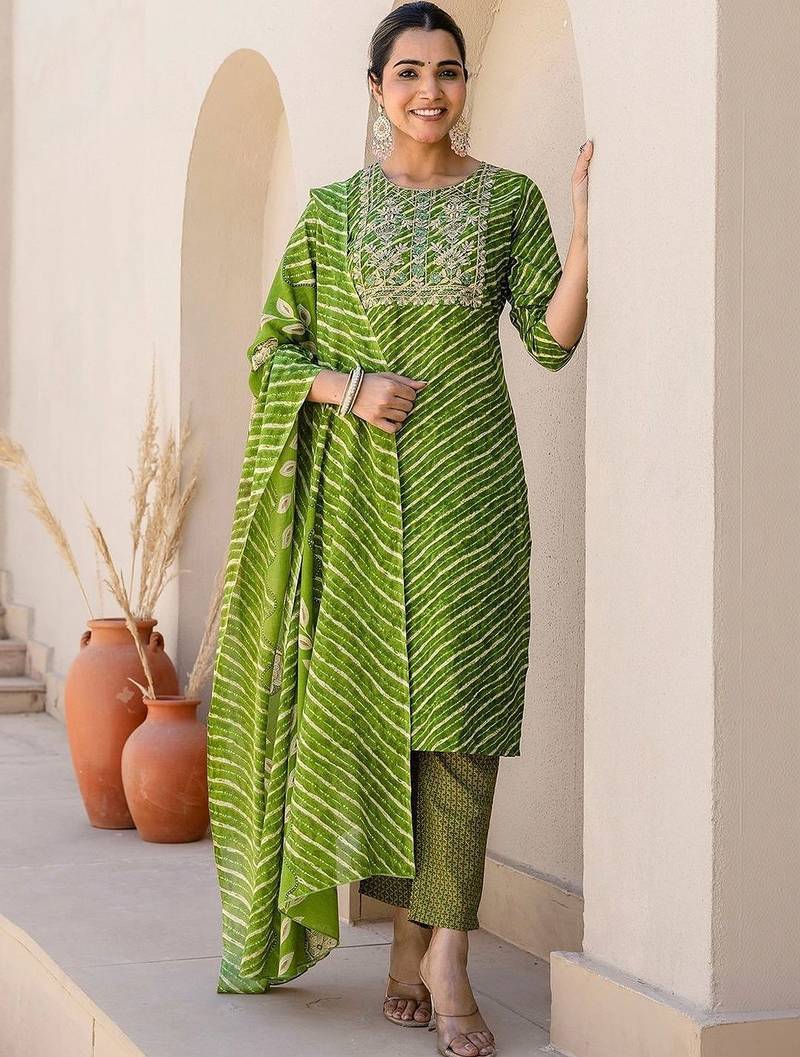 Women Leheriya Dyed Regular Sequinned Pure Cotton Kurta with Trousers & With Dupatta