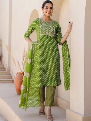 Women Leheriya Dyed Regular Sequinned Pure Cotton Kurta with Trousers & With Dupatta 3