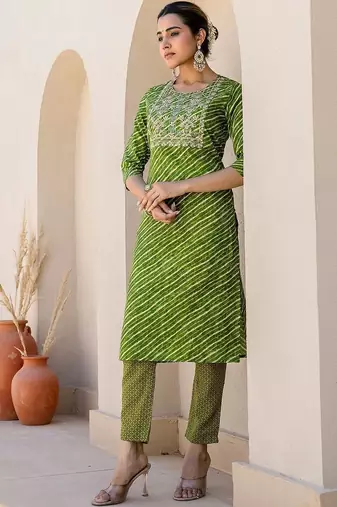 Women Leheriya Dyed Regular Sequinned Pure Cotton Kurta with Trousers & With Dupatta