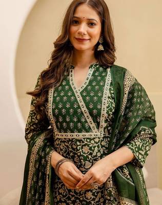 Women Floral Printed Regular Kurta with Trousers & Dupatta 2