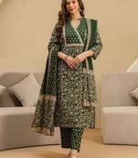 Women Floral Printed Regular Kurta with Trousers & Dupatta