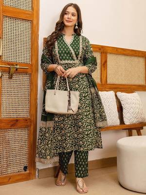 Women Floral Printed Regular Kurta with Trousers & Dupatta 5