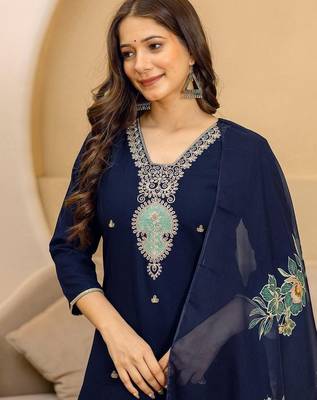 Floral Embroidered Square Neck Thread Work Kurta With Trousers & Dupatta 2