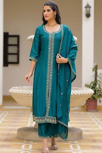 Women Regular Kurta with Pyjamas & With Dupatta