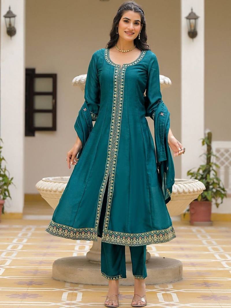 Women Regular Kurta with Pyjamas & With Dupatta