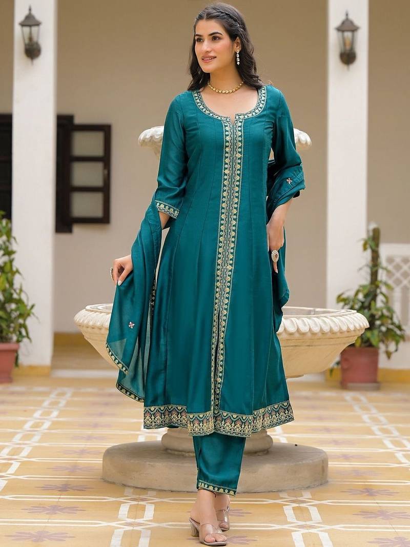 Women Regular Kurta with Pyjamas & With Dupatta