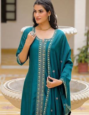 Women Regular Kurta with Pyjamas & With Dupatta 4