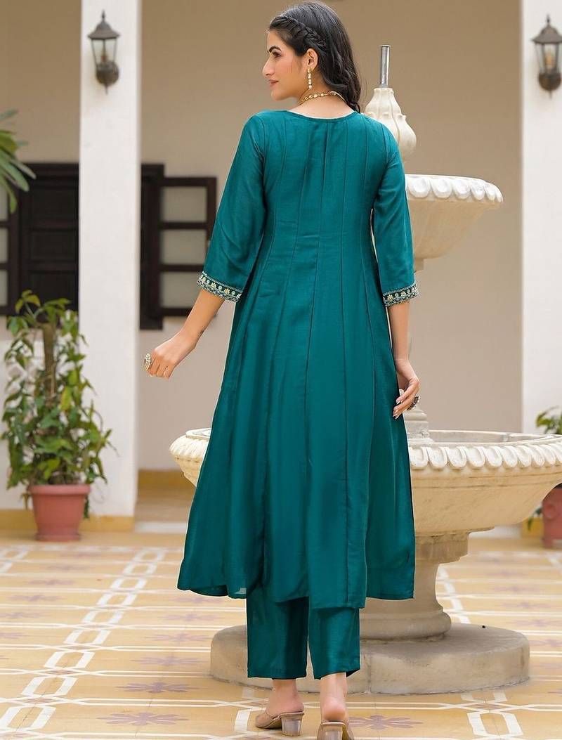 Women Regular Kurta with Pyjamas & With Dupatta