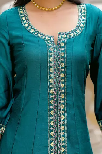 Women Regular Kurta with Pyjamas & With Dupatta