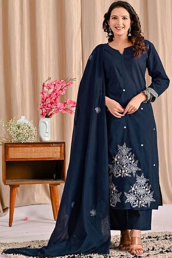 Women Floral Embroidered Regular Thread Work Kurta with Trousers & With Dupatta