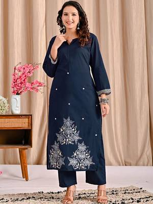 Women Floral Embroidered Regular Thread Work Kurta with Trousers & With Dupatta 4