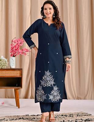 Women Floral Embroidered Regular Thread Work Kurta with Trousers & With Dupatta 5