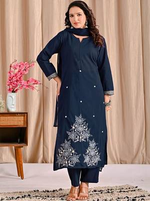 Women Floral Embroidered Regular Thread Work Kurta with Trousers & With Dupatta 6