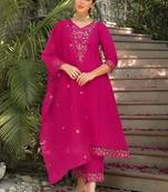 Women Floral Embroidered Regular Thread Work Kurta with Trousers & With Dupatta