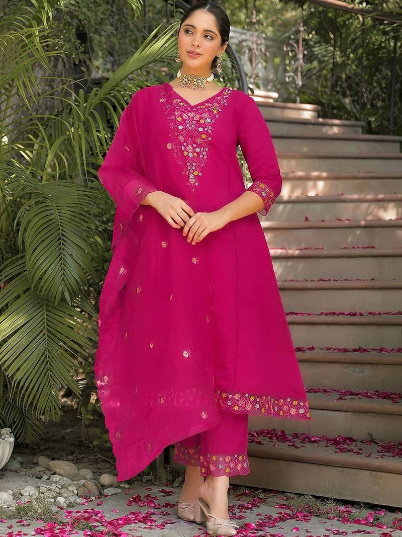 Women Floral Embroidered Regular Thread Work Kurta with Trousers & With Dupatta