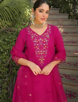 Women Floral Embroidered Regular Thread Work Kurta with Trousers & With Dupatta 2