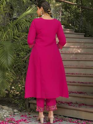 Women Floral Embroidered Regular Thread Work Kurta with Trousers & With Dupatta 3