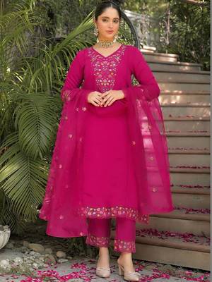 Women Floral Embroidered Regular Thread Work Kurta with Trousers & With Dupatta 6