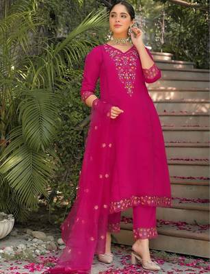 Women Floral Embroidered Regular Thread Work Kurta with Trousers & With Dupatta 7