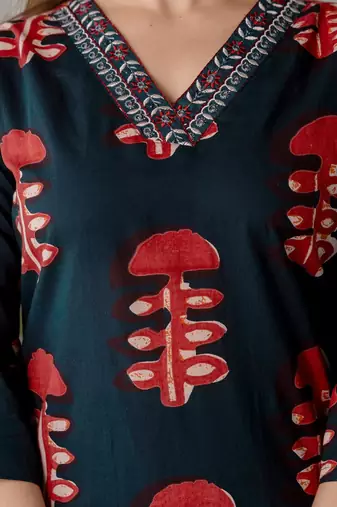 Floral Printed V-Neck Straight Kurta With Trousers & Dupatta