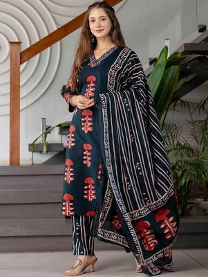 Floral Printed V-Neck Straight Kurta With Trousers & Dupatta 5