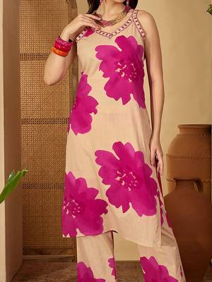 Women Floral Printed Kurta with Trousers & Dupatta 3