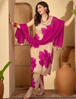 Women Floral Printed Kurta with Trousers & Dupatta 6