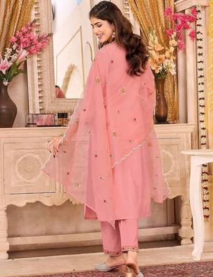 Women Floral Embroidered Regular Thread Work Kurta with Trousers & With Dupatta 3
