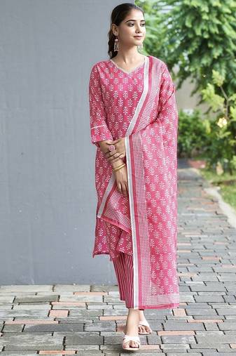 Women Floral Printed Kurta with Trousers & Dupatta
