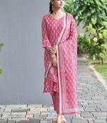 Women Floral Printed Kurta with Trousers & Dupatta