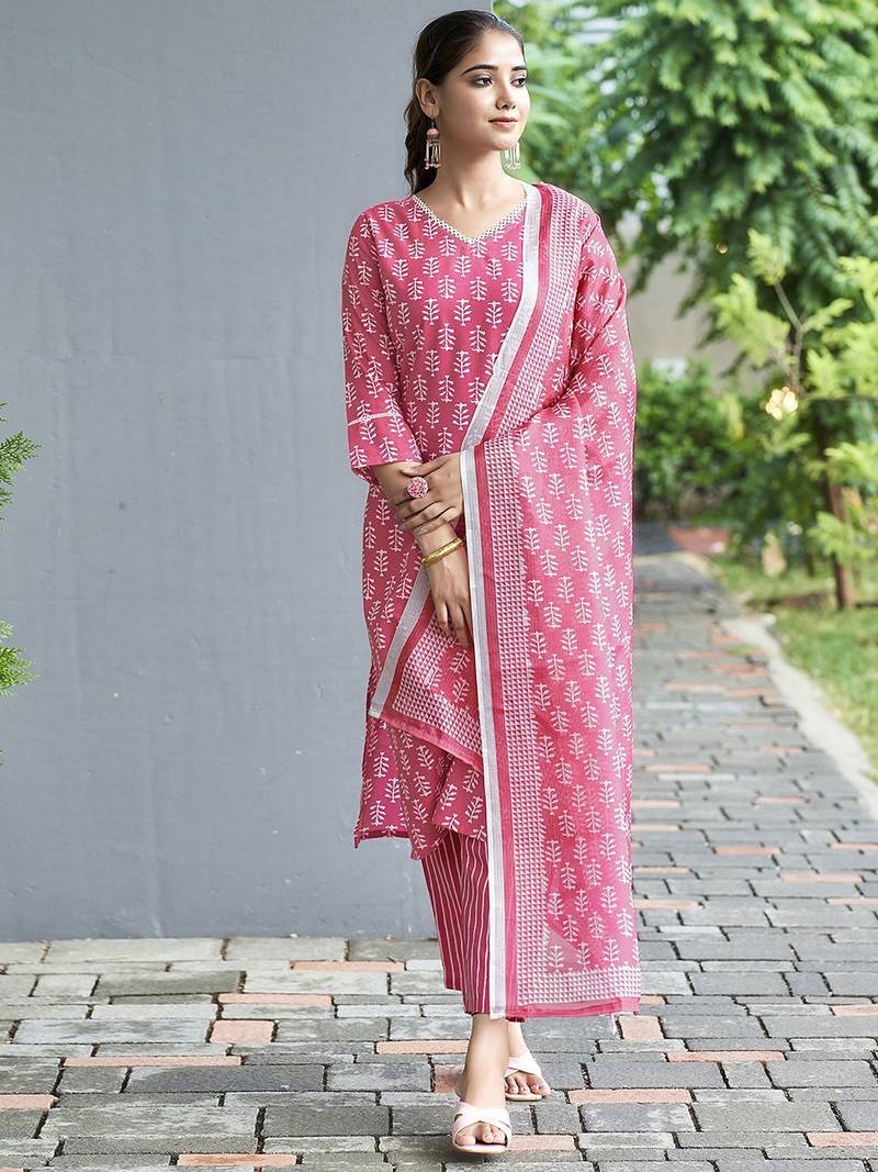 Women Floral Printed Kurta with Trousers & Dupatta
