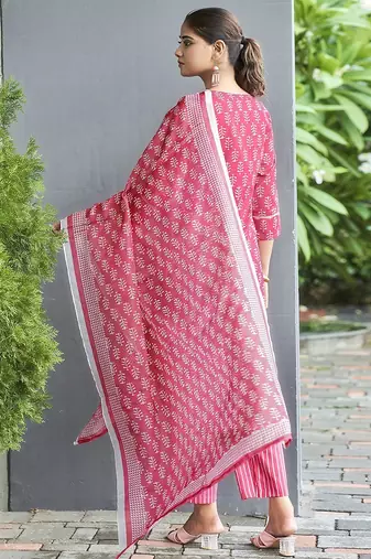 Women Floral Printed Kurta with Trousers & Dupatta