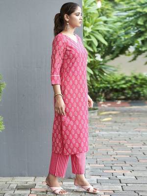 Women Floral Printed Kurta with Trousers & Dupatta 5