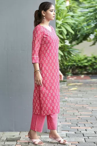 Women Floral Printed Kurta with Trousers & Dupatta
