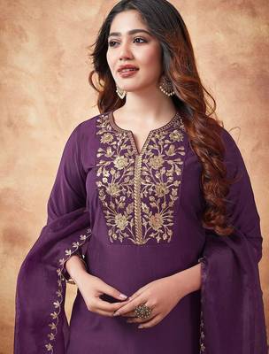 Women Floral Embroidered Kurta with Trousers & Dupatta 2
