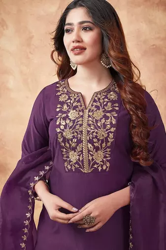 Women Floral Embroidered Kurta with Trousers & Dupatta