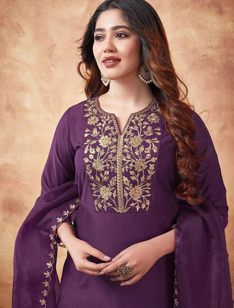 Women Floral Embroidered Kurta with Trousers & Dupatta