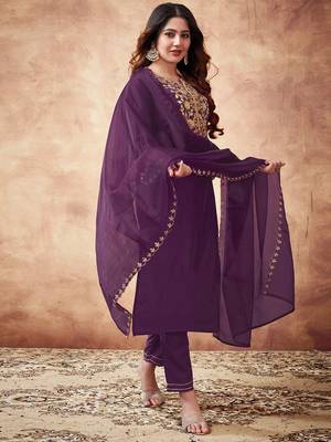 Women Floral Embroidered Kurta with Trousers & Dupatta 4
