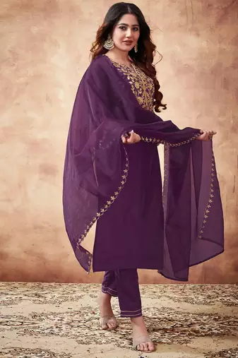 Women Floral Embroidered Kurta with Trousers & Dupatta