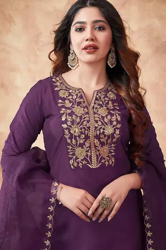 Women Floral Embroidered Kurta with Trousers & Dupatta
