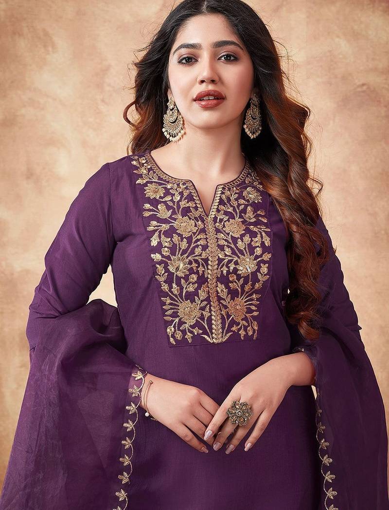 Women Floral Embroidered Kurta with Trousers & Dupatta
