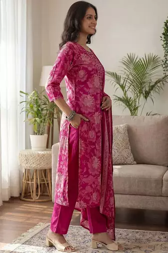 Women Floral Printed Regular Gotta Patti Kurta with Trousers & With Dupatta