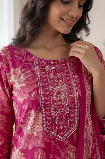 Women Floral Printed Regular Gotta Patti Kurta with Trousers & With Dupatta