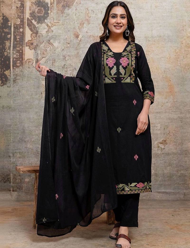 Women Floral Embroidered Regular Thread Work Kurta with Trousers & With Dupatta