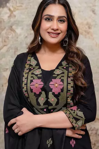 Women Floral Embroidered Regular Thread Work Kurta with Trousers & With Dupatta