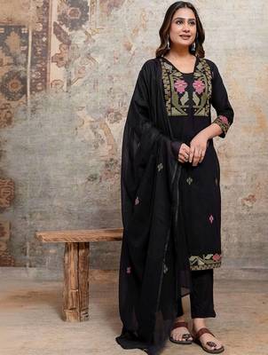 Women Floral Embroidered Regular Thread Work Kurta with Trousers & With Dupatta 3
