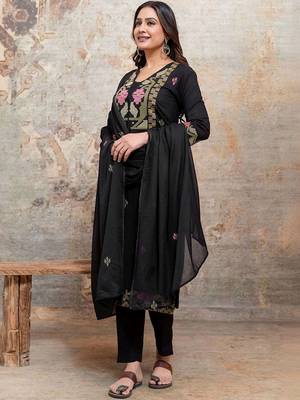Women Floral Embroidered Regular Thread Work Kurta with Trousers & With Dupatta 6