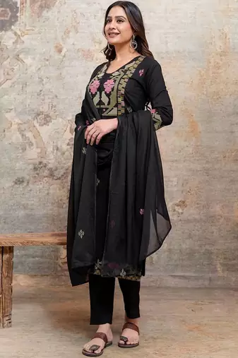 Women Floral Embroidered Regular Thread Work Kurta with Trousers & With Dupatta